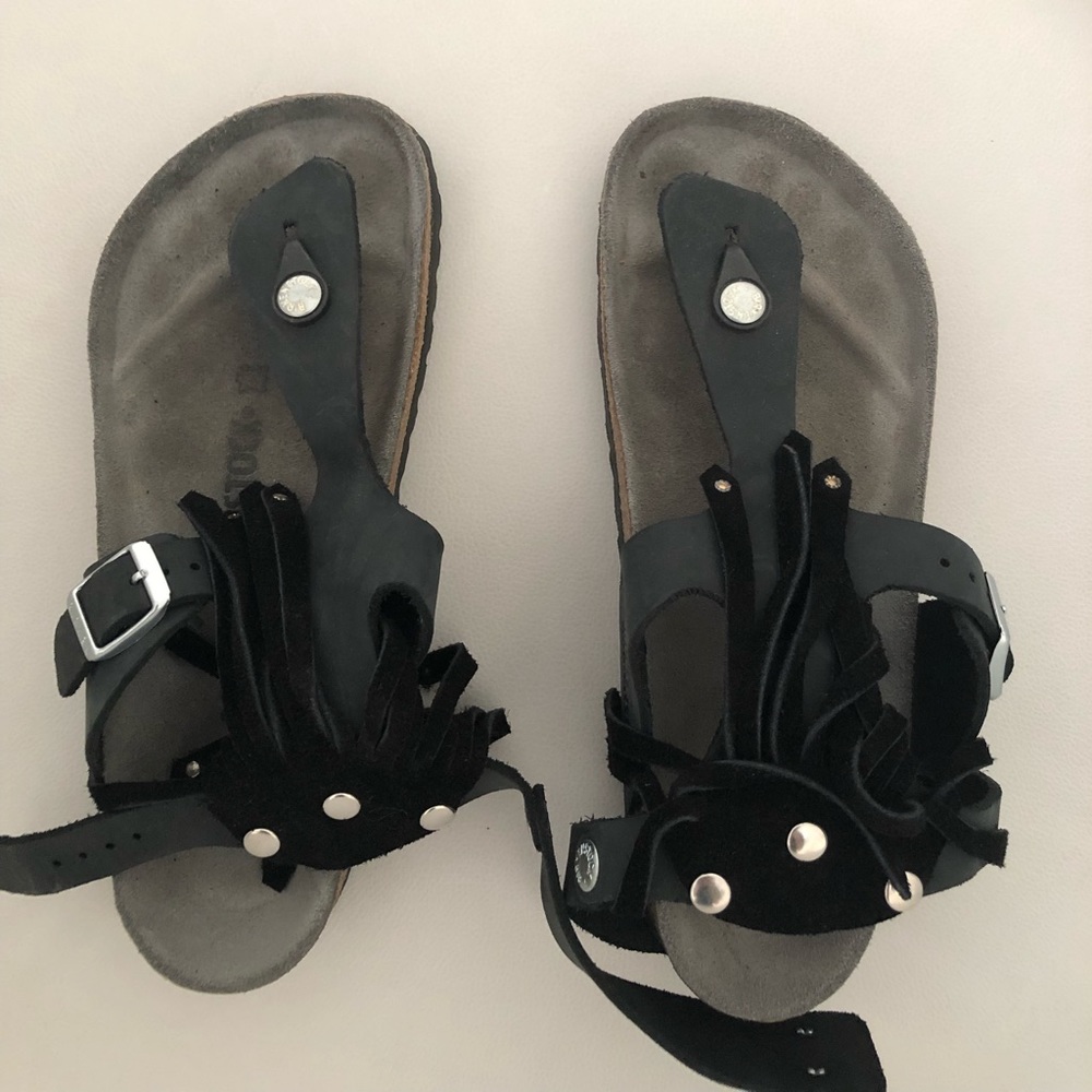 Birkenstock sandals with ankle strap with fringes
